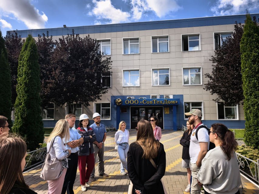 ДСК организовал экскурсию на производственную площадку ООО «СовТехДом» для риелторов Авито Недвижимость.